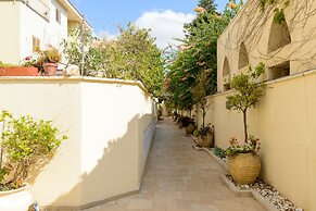 Terrace & View on Dallal square by FeelHome