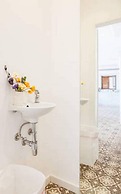 Terrace & View on Dallal square by FeelHome