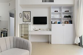 Quiet Hideaway & Terrace near Beach by FeelHome