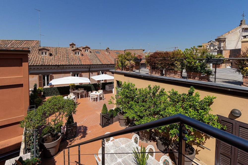 Harry's Bar Trevi Hotel & Restaurant