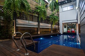 33 Poshtel