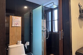 33 Poshtel