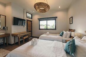 33 Poshtel