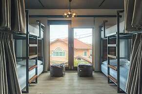 33 Poshtel
