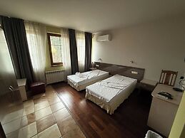 Root Hotel Old Town