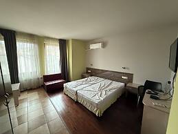 Root Hotel Old Town