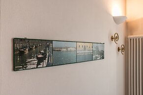 7 Windows on Venice