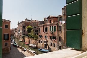 7 Windows on Venice