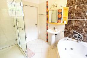 Queens Chateau Boutique Villa