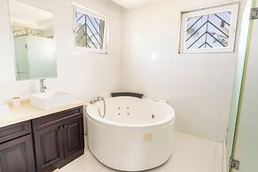 Queens Chateau Boutique Villa