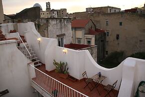 B&B Epochè