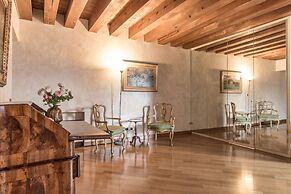La Fenice Theatre Exclusive Flat