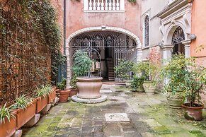 La Fenice Theatre Exclusive Flat