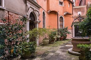 La Fenice Theatre Exclusive Flat