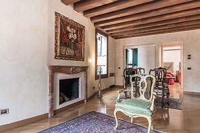 La Fenice Theatre Exclusive Flat