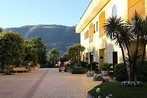 Elia Hotel