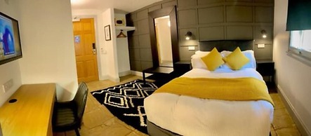 Siberia Bar & Hotel