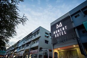 Moment Hotel