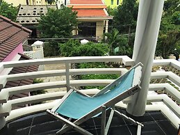 Pink House Homestay