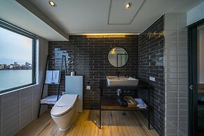 Watermark Hotel