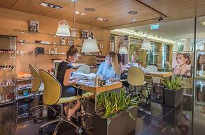 Hotel ZENA beauty & shopping center