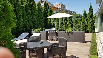 Hotel ZENA beauty & shopping center