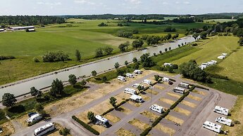 Skeppsdockans Camping & Vandrarhem