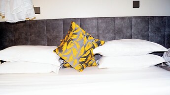 Distinctions Gardens Guest House