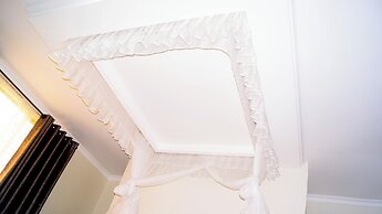 Distinctions Gardens Guest House