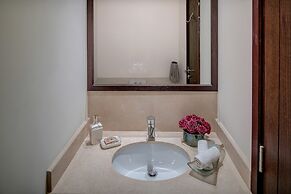Luxury Staycation - The Residences Tower