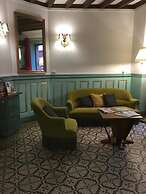 The Old Hotel Ravel