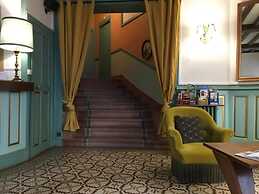 The Old Hotel Ravel