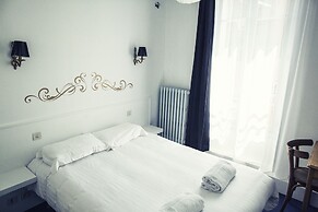 The Old Hotel Ravel