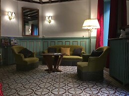 The Old Hotel Ravel