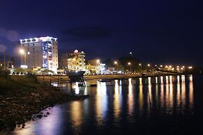 Luxe Hotel