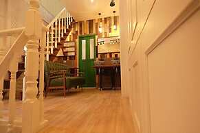 Ratana Boutique Hostel
