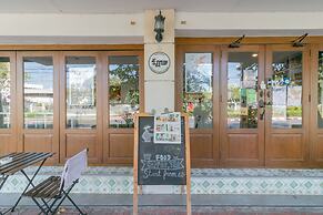 Ratana Boutique Hostel