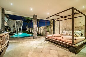 Absolute Cliff Front Pandawa Beach Villa