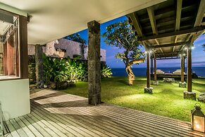 Absolute Cliff Front Pandawa Beach Villa