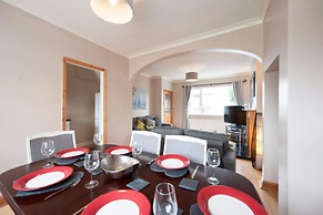 Holiday Home - Sleeps 7