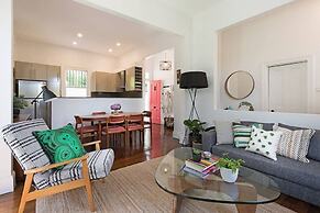 Historic 1890s House With Terraced Backyard Deck H346