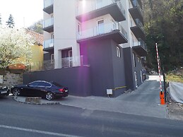 Hill Residence
