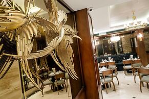 Conifer Grand Hotel