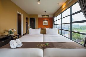 Acappella Suite Hotel