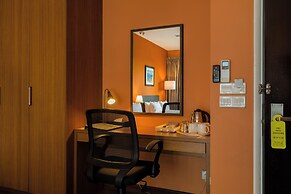 Acappella Suite Hotel