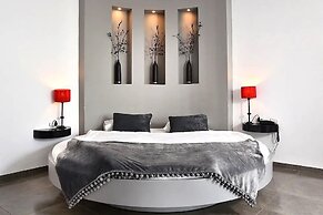 Kami Suites Hotel