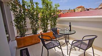 Laura Lux Suites