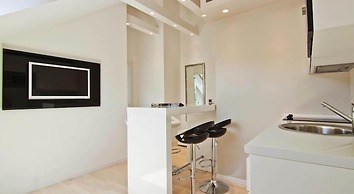 Laura Lux Suites