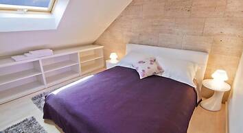 Laura Lux Suites