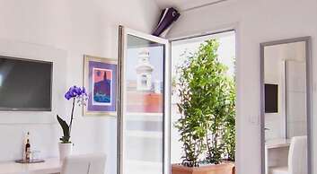 Laura Lux Suites